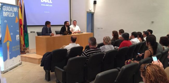 (Izda a dcha) Álvaro Simón, (Dtor BIC Euronova); Mariano Ruiz, (delegado territorial de Economía, Innovación, Ciencia y Empleo en Málaga) e Ismael Perea, (Dtor Gral CFR) dando la bienvenida a los participantes.
